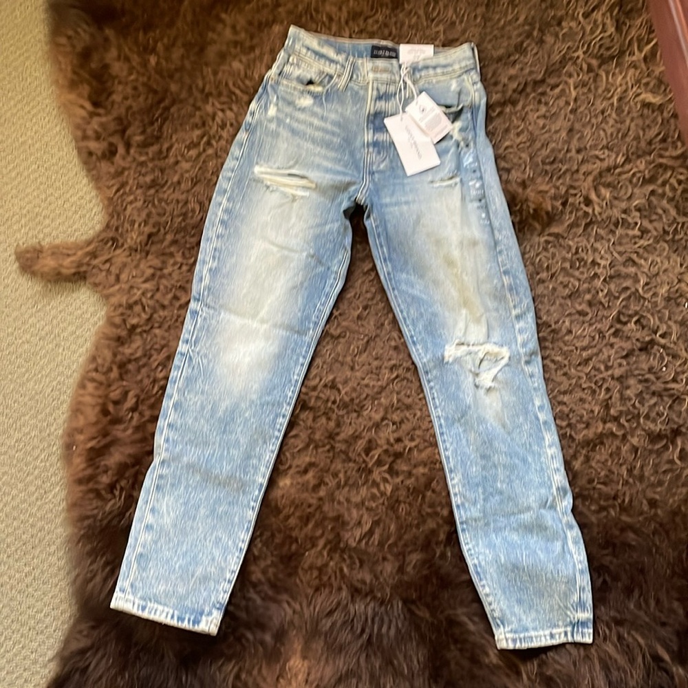 NWT Lucky Brand Drew mom high ease taper distressed jeans